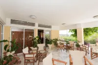 Leonidas Hotel & Studios - 2-Star