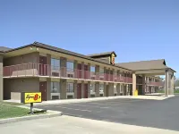 Super 8 by Wyndham Clinton Hotels in Fairfield Bay