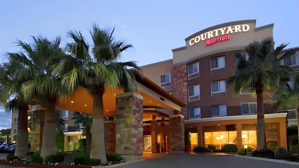 Courtyard St. George