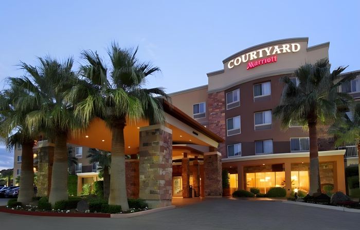 Courtyard St. George