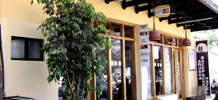 Arusha Backpackers Hotel Отели в г. Аруша