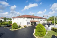 Belmont Inn & Suites