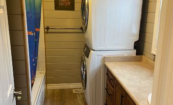 4 Bedroom Cottage on Manitoulin Island - Next to Sandy Beach!
