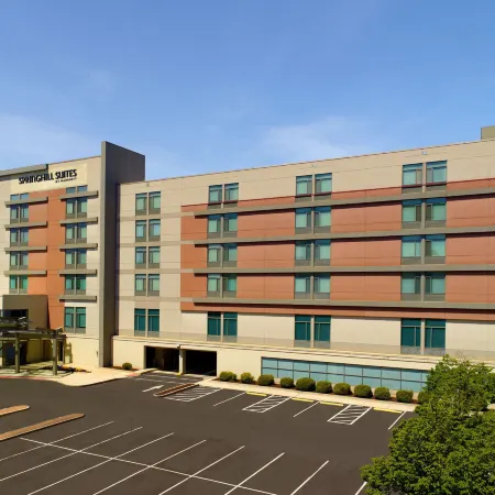 SpringHill Suites Alexandria Old Town/Southwest Отели рядом с достопримечательностью «Набережная Старого города»