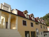 Hotel Sette E Mezzo Hotels in Castelluccio Superiore