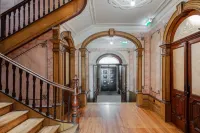 Menina Colina Guesthouse Hotels in Miragaia