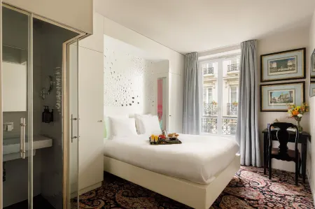 New Hotel Republique - Ex Albert's Hotel