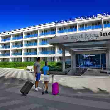 Grand-Marine Hotel & Spa Hotel Exterior