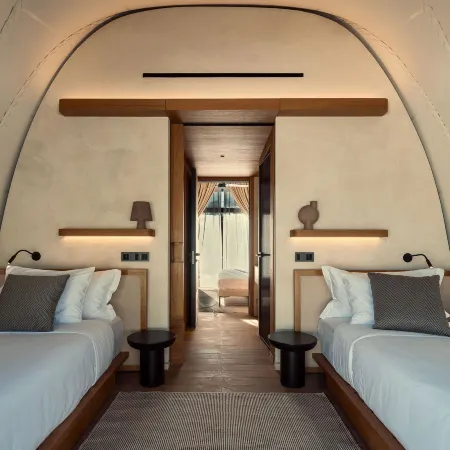 91 Athens Riviera, the Resort