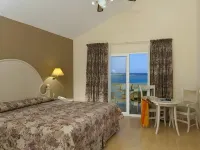 Fantasy Island Beach Resort and Marina - All Inclusive فنادق في Pristine Bay
