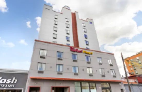 Red Roof PLUS+ Jamaica, NY - JFK Airport Отели рядом с достопримечательностью «Железнодорожная станция JFK Air Train»