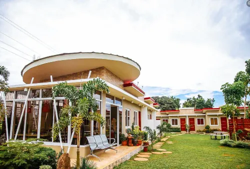 RedDoorz @ Alejandro's Suites & Venue Hotels in Bukidnon