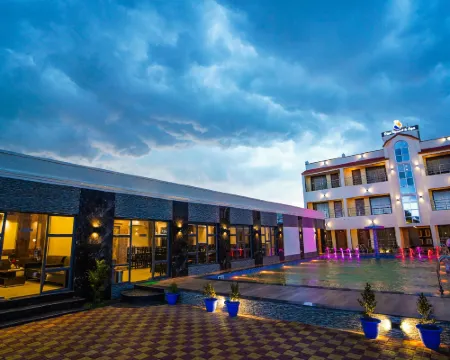 รีสอร์ทและสปา Lipi โรงแรมในมณฑรมุณี