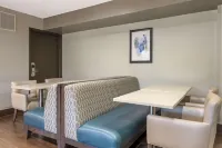 Best Western Plus Lafayette Hotel University Area - breakfast
