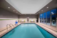 La Quinta Inn & Suites by Wyndham West Memphis Hotels in Marion