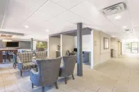 La Quinta Inn & Suites by Wyndham Jackson Airport - 2-Star