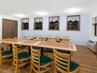 Days Inn by Wyndham Iron Mountain