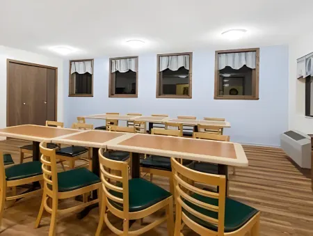 Days Inn by Wyndham Iron Mountain