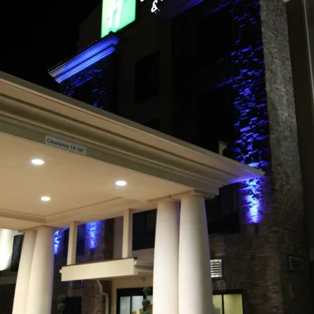 Holiday Inn Express & Suites HUNTSVILLE AIRPORT by IHG