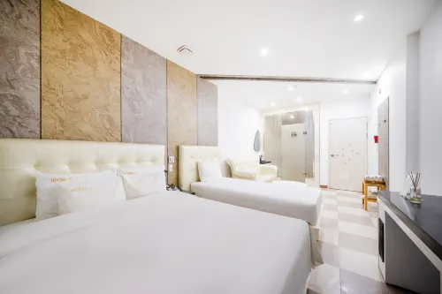 Jeonju Sinsigaji Hotel U