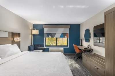 Holiday Inn Express & Suites Vancouver Mall/Portland Area