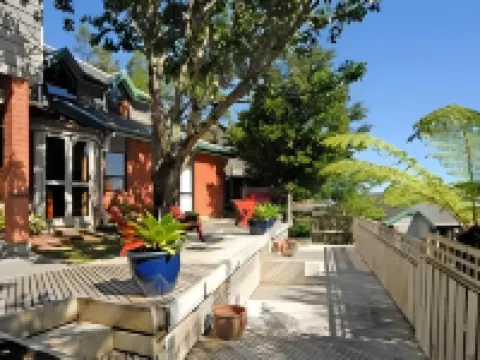 Grafton Cottage & Chalets Hotels in Thames