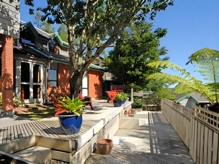 Grafton Cottage & Chalets