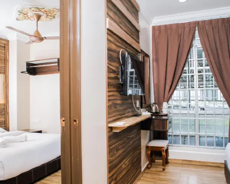 Wan Alyasa Hotel ビンチャンのホテル