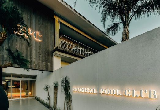 Botanical Pool Club의 룸서비스 음식