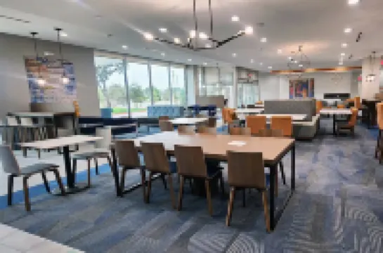 La Quinta Inn & Suites by Wyndham Austin South