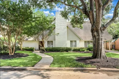 Accessible  Home Walking Distance to the Medical Center and Rice University