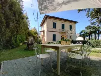 Butterfly house. Apartment in Villa. Shared swimming pool and large park Hotel in zona Villa Puccini