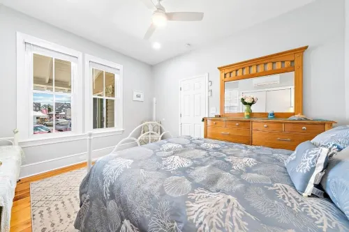 3rd to Beach*Beautiful,Victorian, covered Porch,heartof B.H,Across Veterans Prk