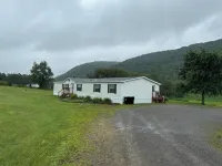 Early Check-in, Late Checkout: Spacious 4-Bedroom 3-Bath House in Ellicottville 曼斯費爾德酒店