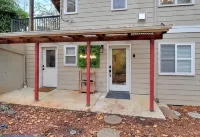 Lux UO Campus Hills Modern Tree House, 2 King Beds