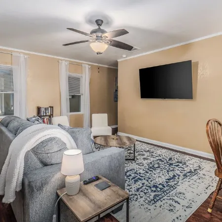Bartow Oaks Oasis - Close to Downtown - Sleeps 7! Отели в г. Бартоу