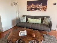 River View 1-bedroom house with WiFi Close to Downtown & Stadiums