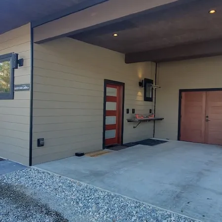 Lucky Star Cabin, A Mountain Modern Winthrop home on the Methow Trails system!