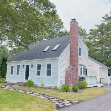 Tranquil Cape getaway 4BD 2BA with AC, Family and Pet Friendly!