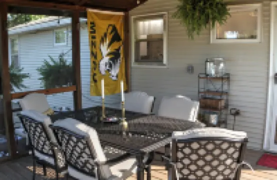 South central 4 bedroom house 3 minutes from Faurot Field! Its close and quiet.