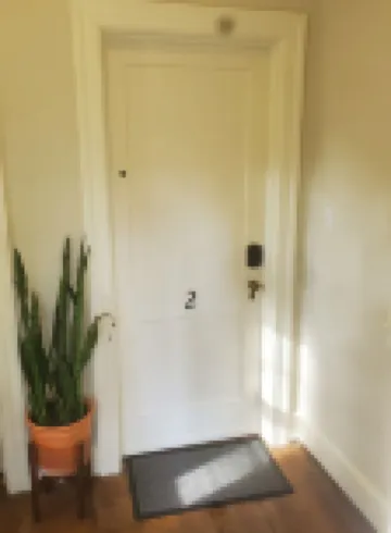 Quiet, home-style stay in historic Washington Park neighborhood.