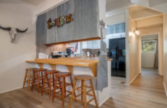 Woodsy Cabin Perfect for a Couple or a Group!