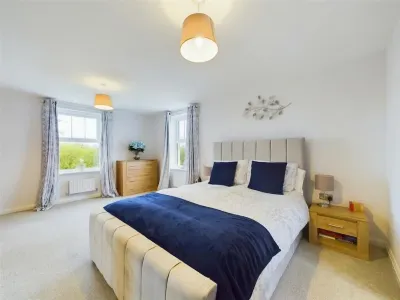 Large, light and airy room with kingsize bed & lovely views of the countryside. Hotels near Castle Hill