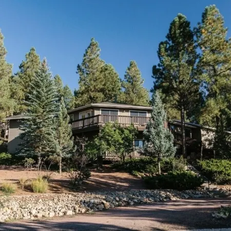 Family Flagstaff Retreat  Sleeps 12 Mountain Views  EV Charger  Near Nau with AC