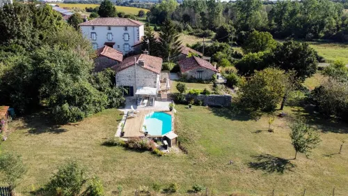 CHARMING COTTAGE WITH TERRACE OVERLOOKING THE COUNTRYSIDE