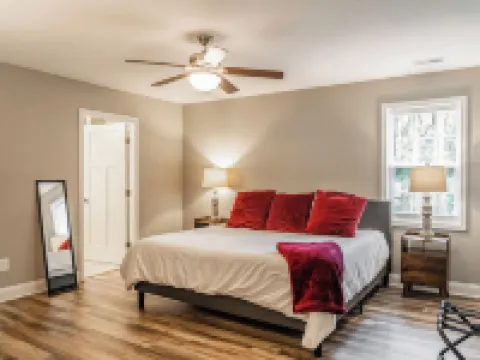 Golf Getaway! Poker Room - Indoor Golf Simulator - Pet-friendly Hotels in Pinehurst