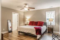 Golf Getaway! Poker Room - Indoor Golf Simulator - Pet-friendly Hotels in Moore County