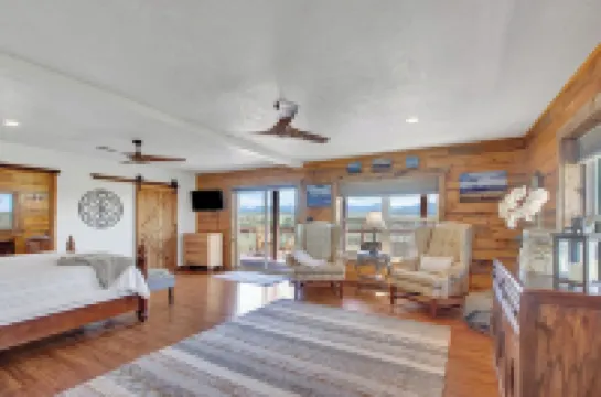 Magnificent Cabin Views of Sangre de Cristo Mountain Range & Wet Mountain Valley