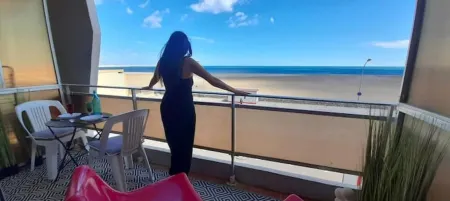 Studio, Lumineux et Doux Face à la Mer. Wifi et Parking Privé Отели в г. Пор-ла-Нувель