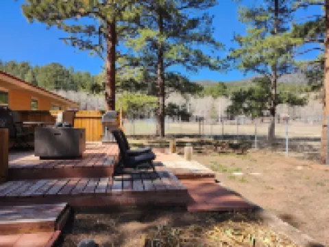 Remodeled Cozy home: 20min to Wolfcreek Ski + 3min to Golf and Rio Grande River Hotels in South Fork